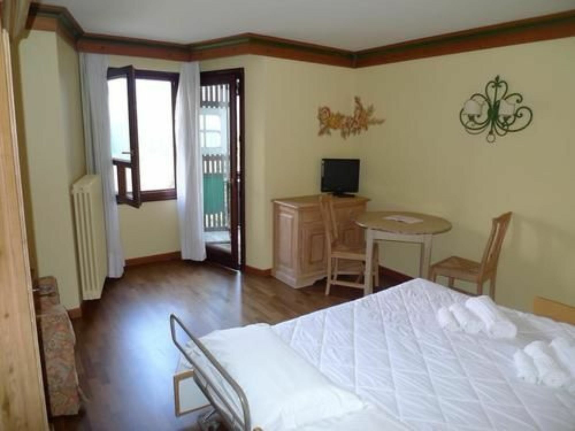 Rta Hotel Catturani Мадонна-ді-Кампільйо Екстер'єр фото